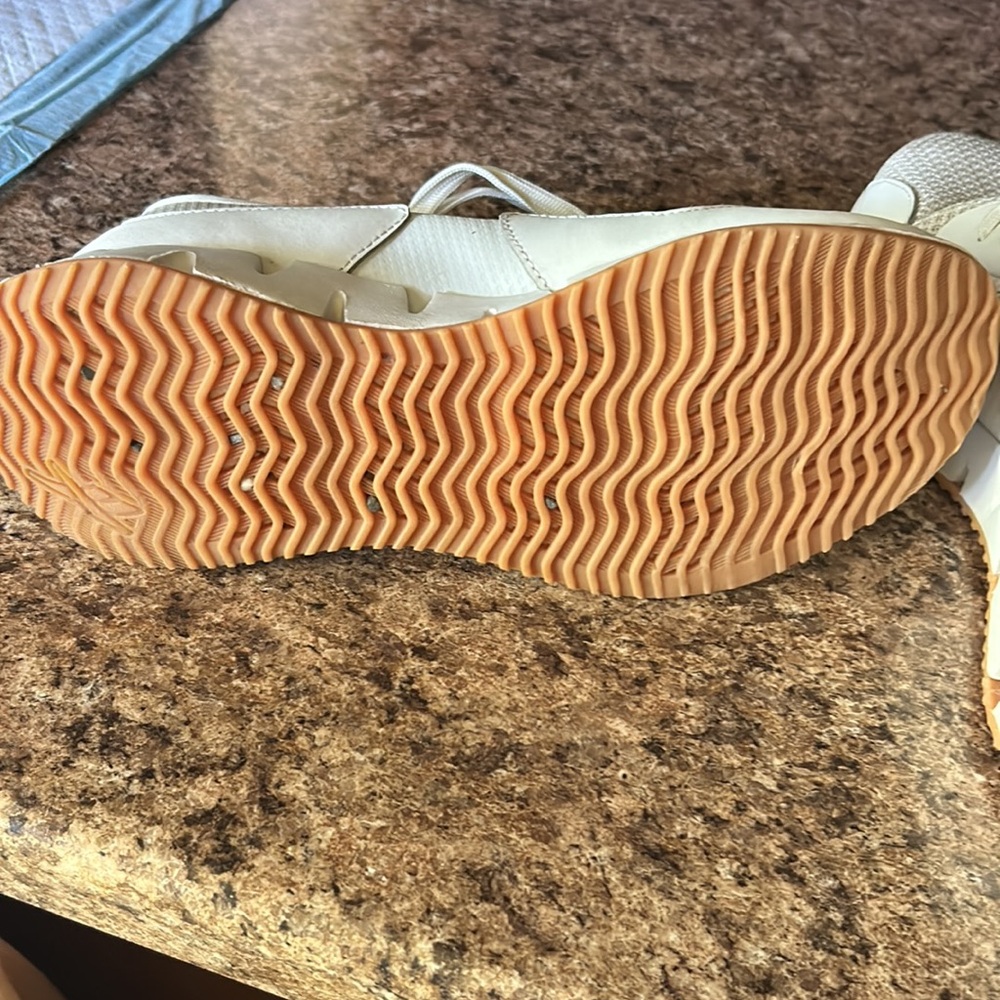 Reebok Galaxy dynamite 1 athletic shoes🤍 - Picture 3 of 5